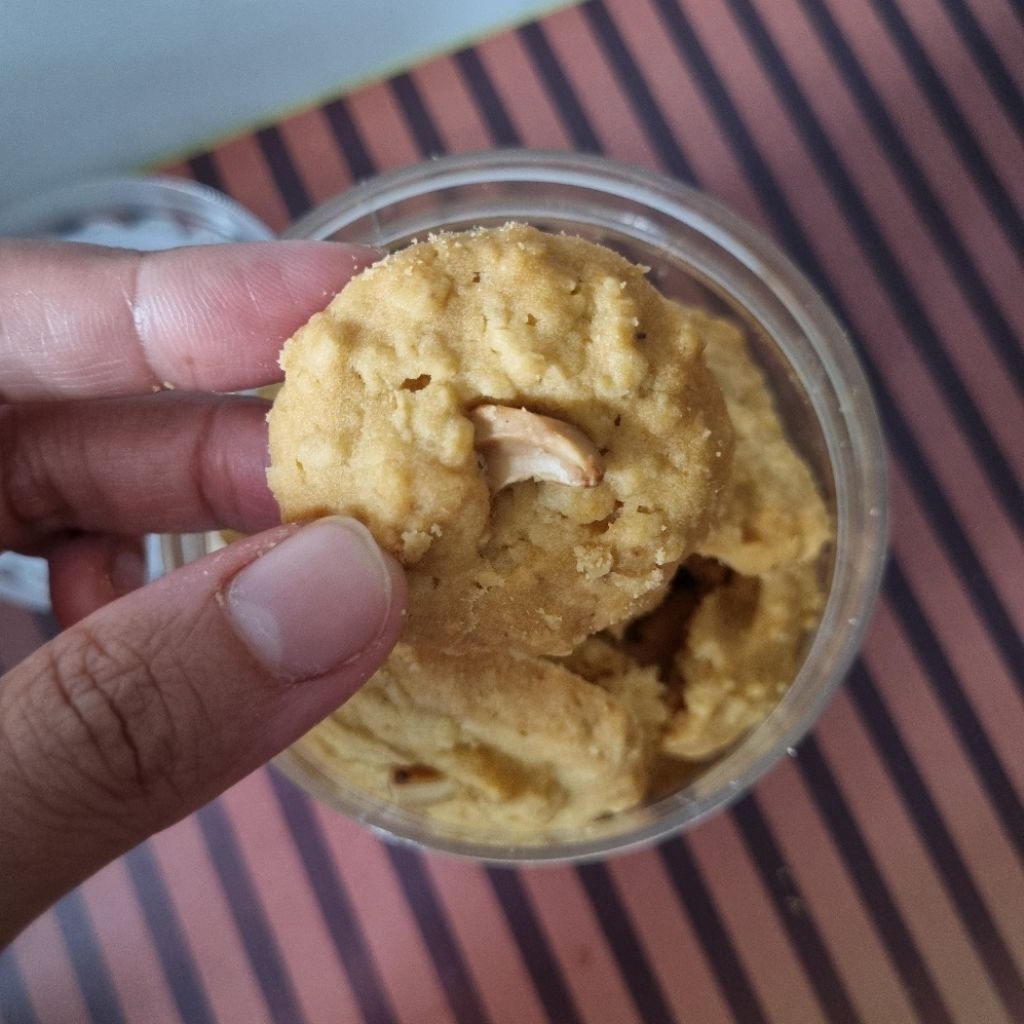 

Havermede Cookies by Saturasa Oleh-oleh Bandung Kue Kering Lebaran Havermouth Kacang Mede