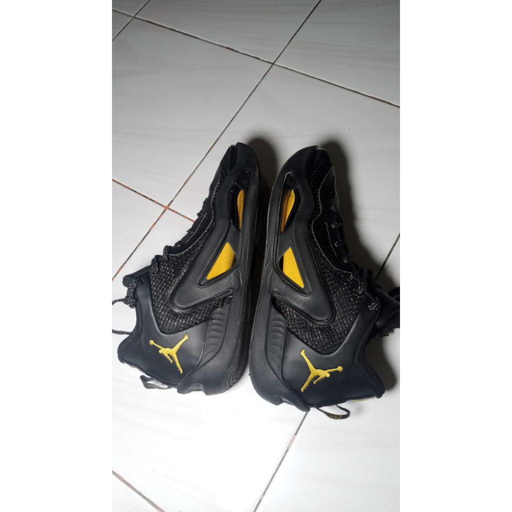 Sepatu basket Air jordan Tatum 1