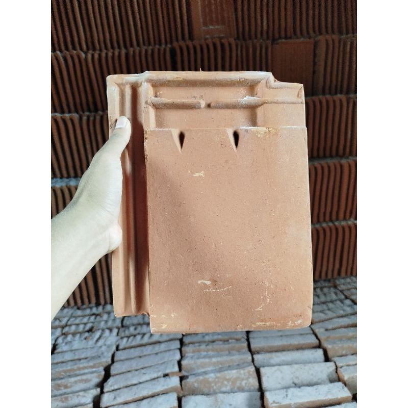 Genteng Flat Tanah liat Kualitas Bagus Jarak reng 23 cm, per meter isi 25 biji