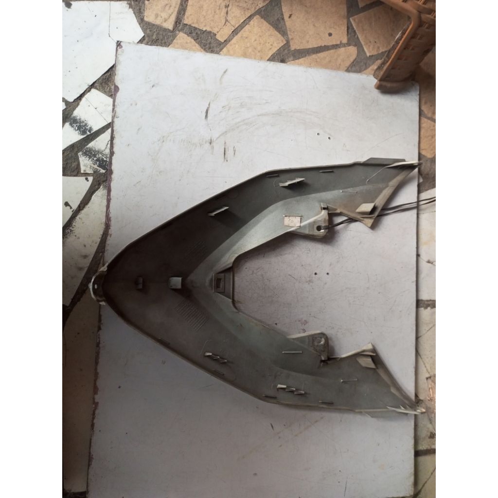 tameng/dasi lampu depan vario 150 led old original copotan