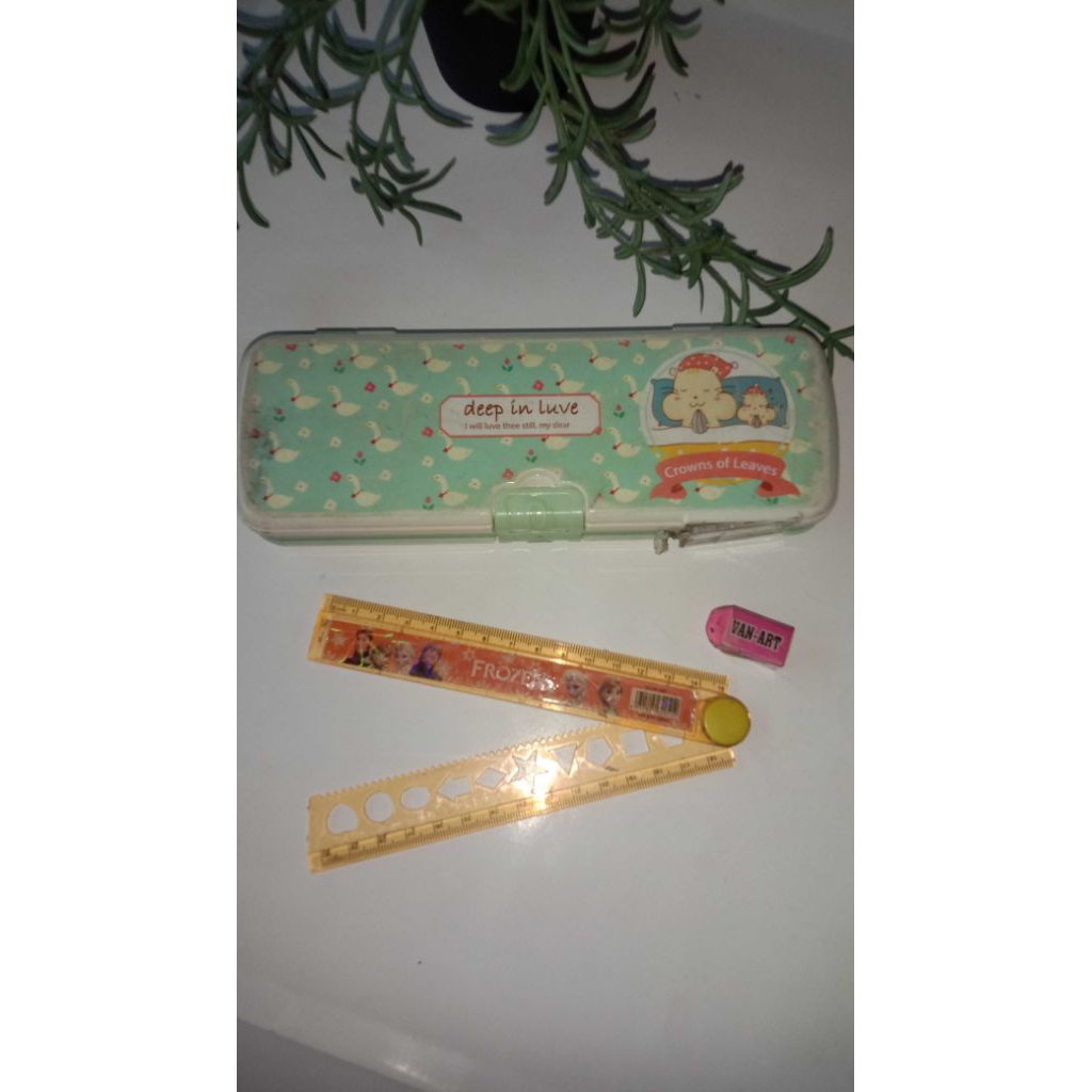 

[PRELOVED ] TEMPAT PENSIL , PENGHAPUS, PENGGARIS