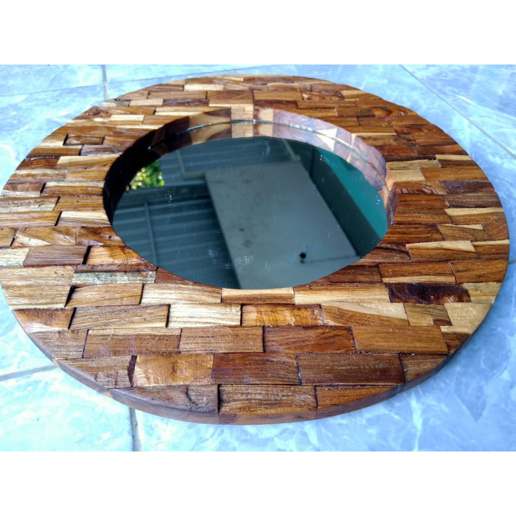 CERMIN BULAT MOZAIK KAYU JATI D40CM
