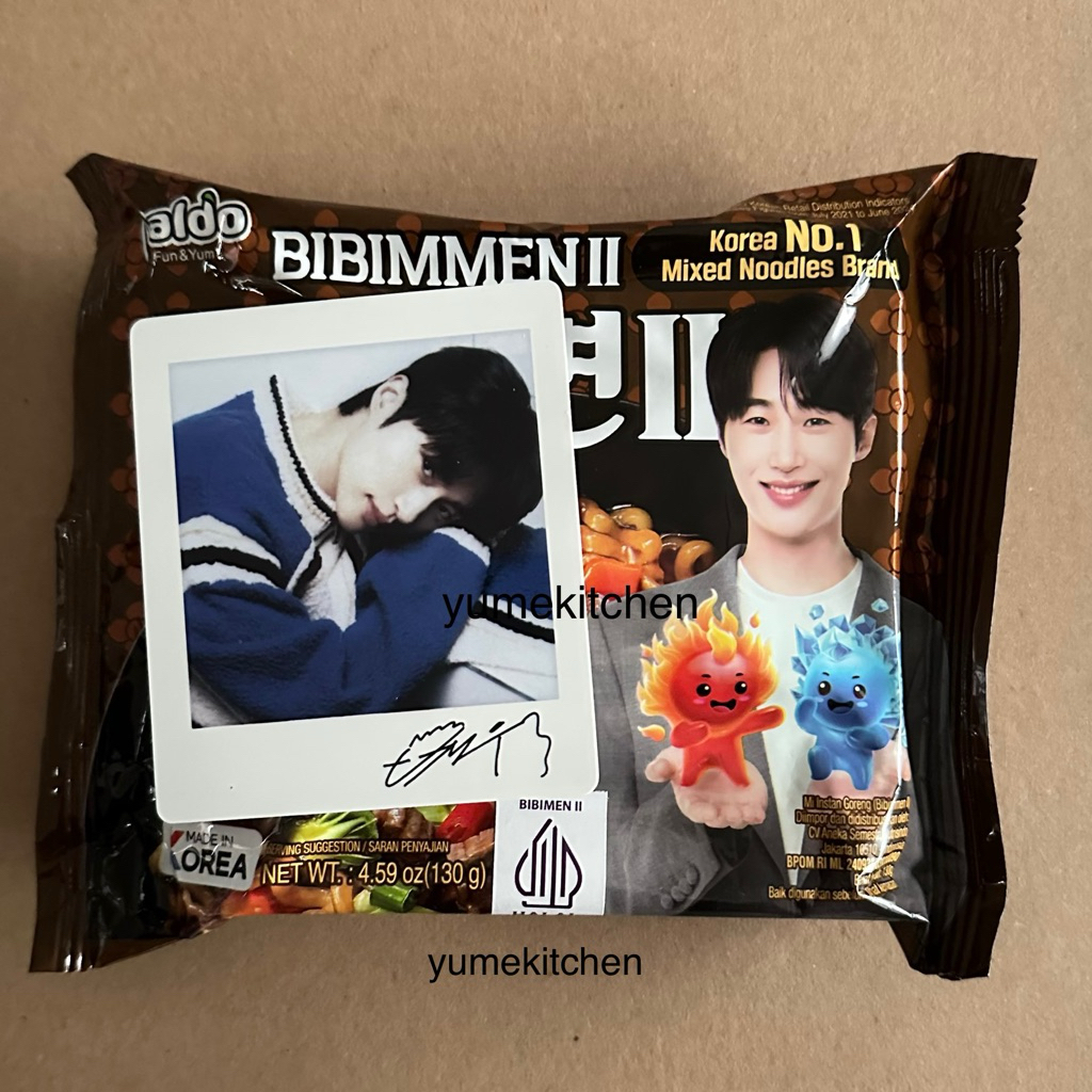 

1 pcs Byeon Woo Seok Photo Card (v2) + 1 Bungkus Ramen Paldo Bibimmen II Mie Korea