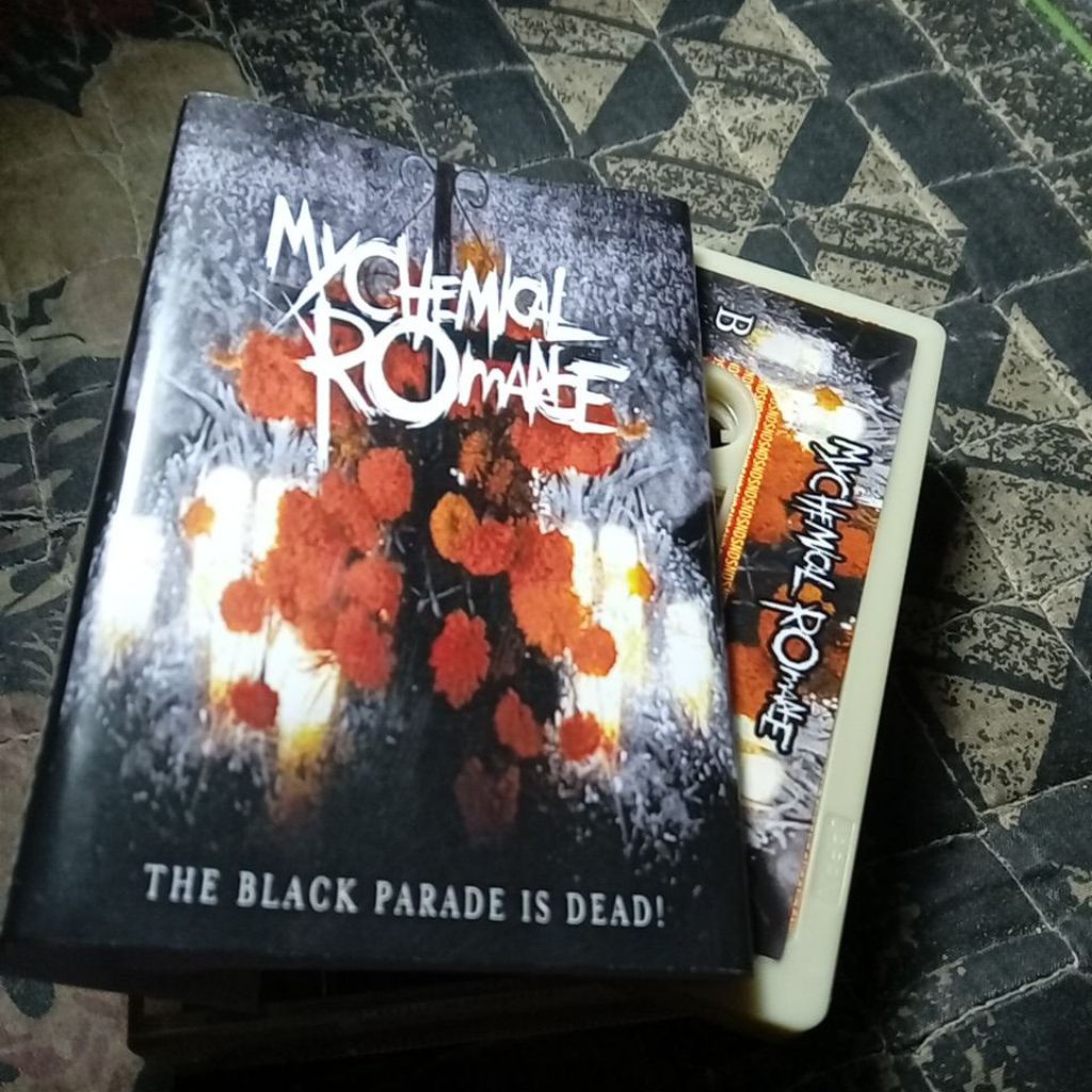 MCR  COLLECTION  THE  BLACK PARADE IS  DEAD  KASET PITA