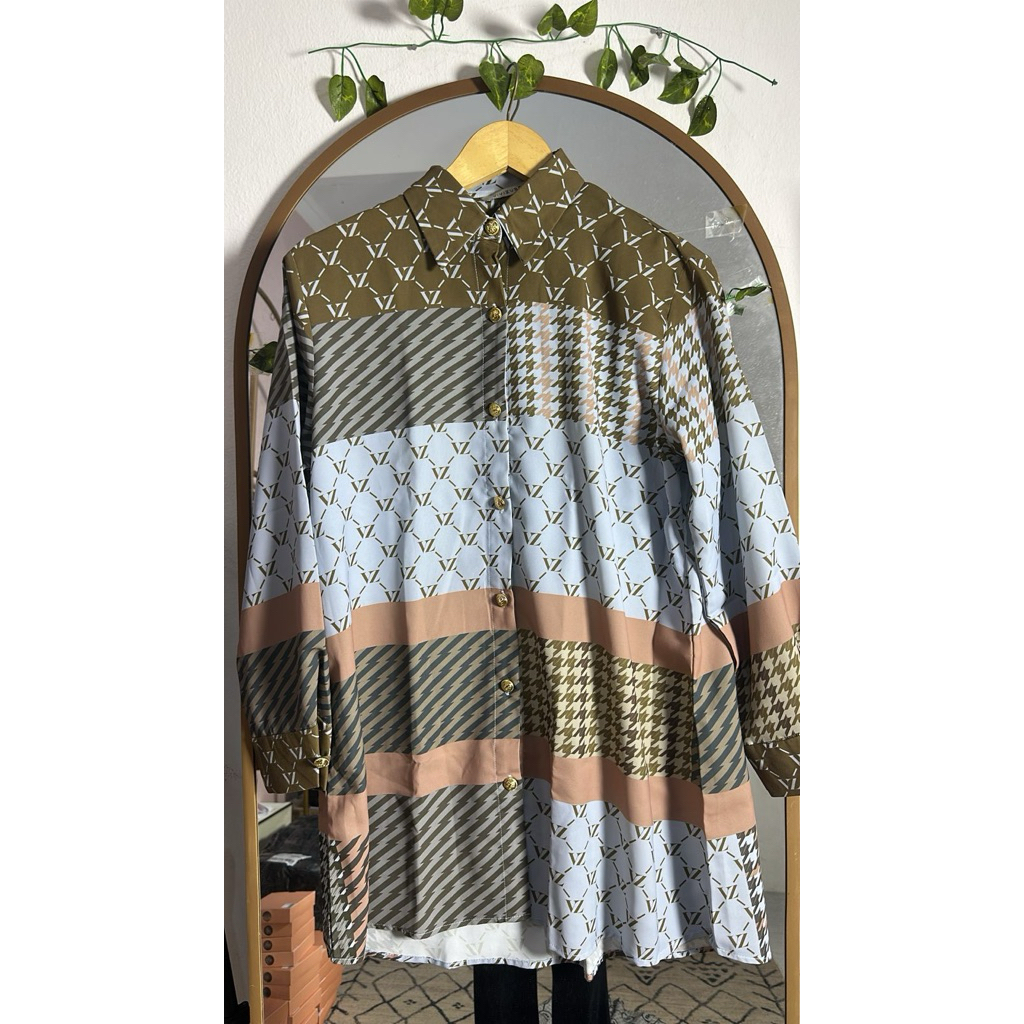 (PRELOVED) AMBYAR Vivi Zubedi Rumaisha Tunic Peach Split 740.000