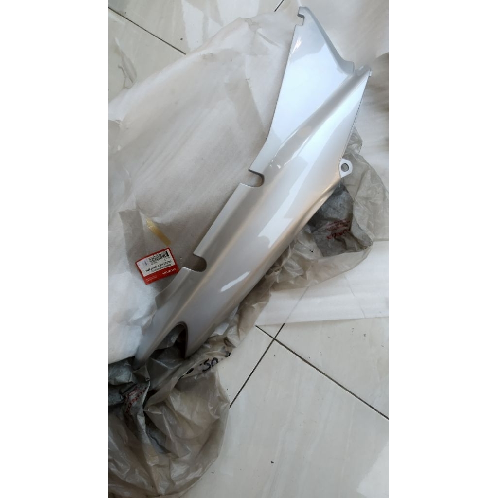 Cover body bodi belakang kanan silver SUPRA X V XX FIT 100 Lama Ori Honda