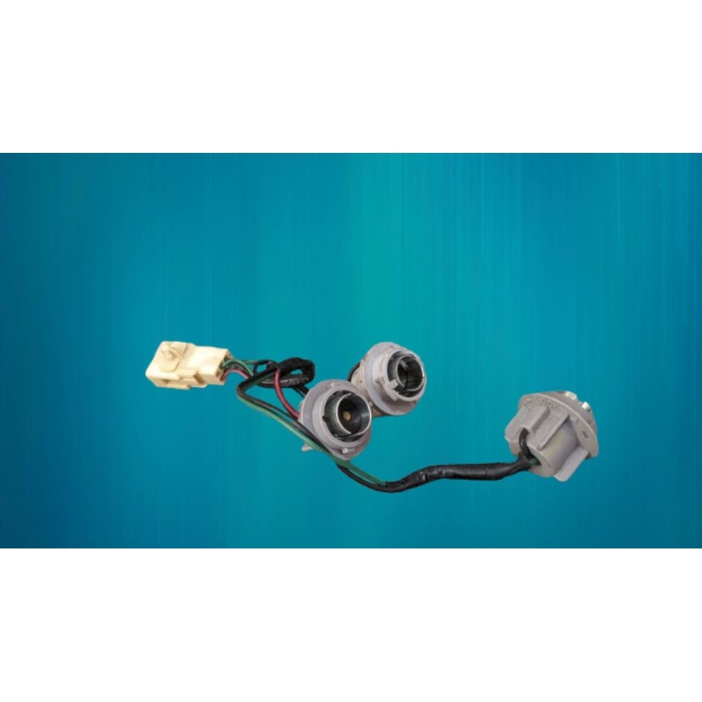 soket fitting lampu rem & sein belakang Toyota Innova old original