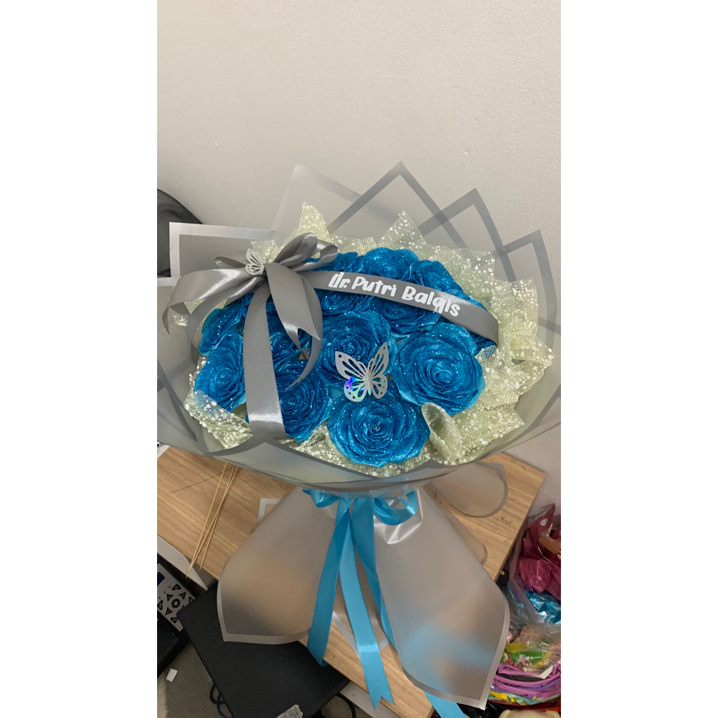

Buket Bunga Pita satin Emerald Blue