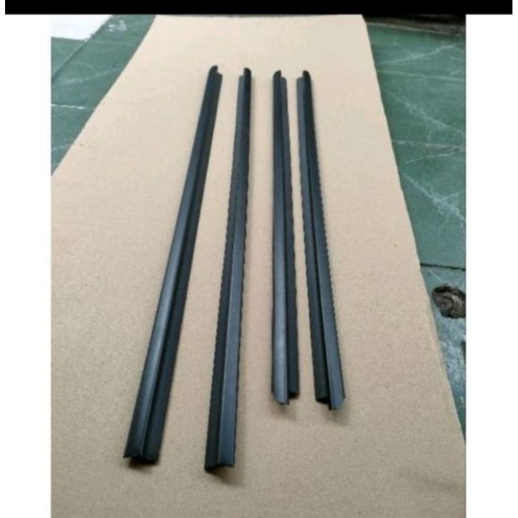 karet plipit / water strip mobil DAIHATSU TARUNA (4pcs / 4 pintu depan belakang)