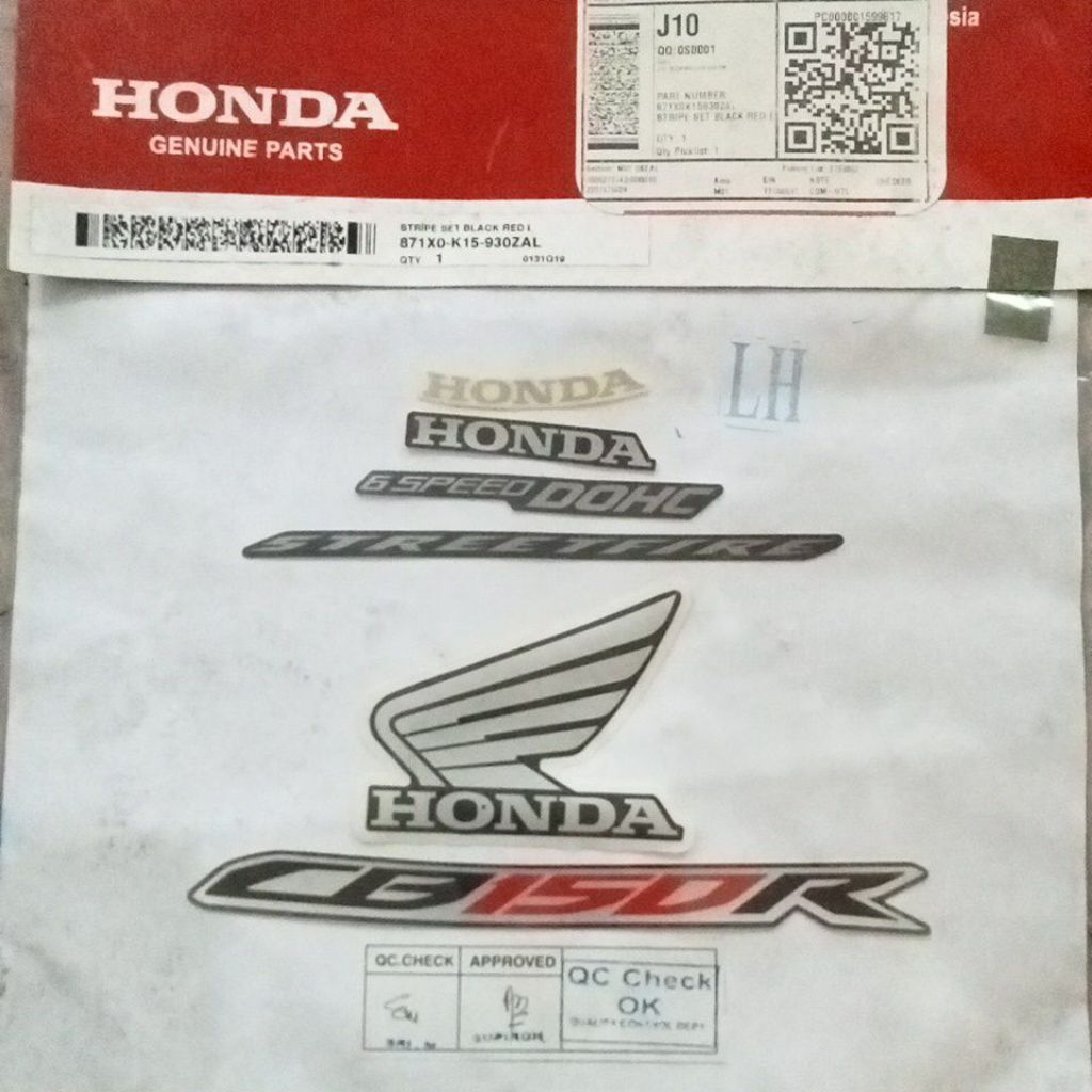871X0K15930ZAL – STRIPE SET BLACK RED L, STIKER BODI SET KIRI HITAM MERAH CB 150R NEW ORI AHM