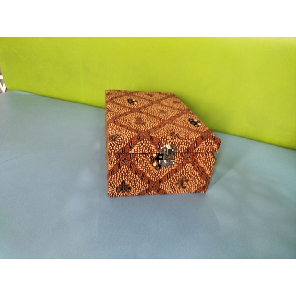 

[Gift Box] Kotak Hadiah Batik