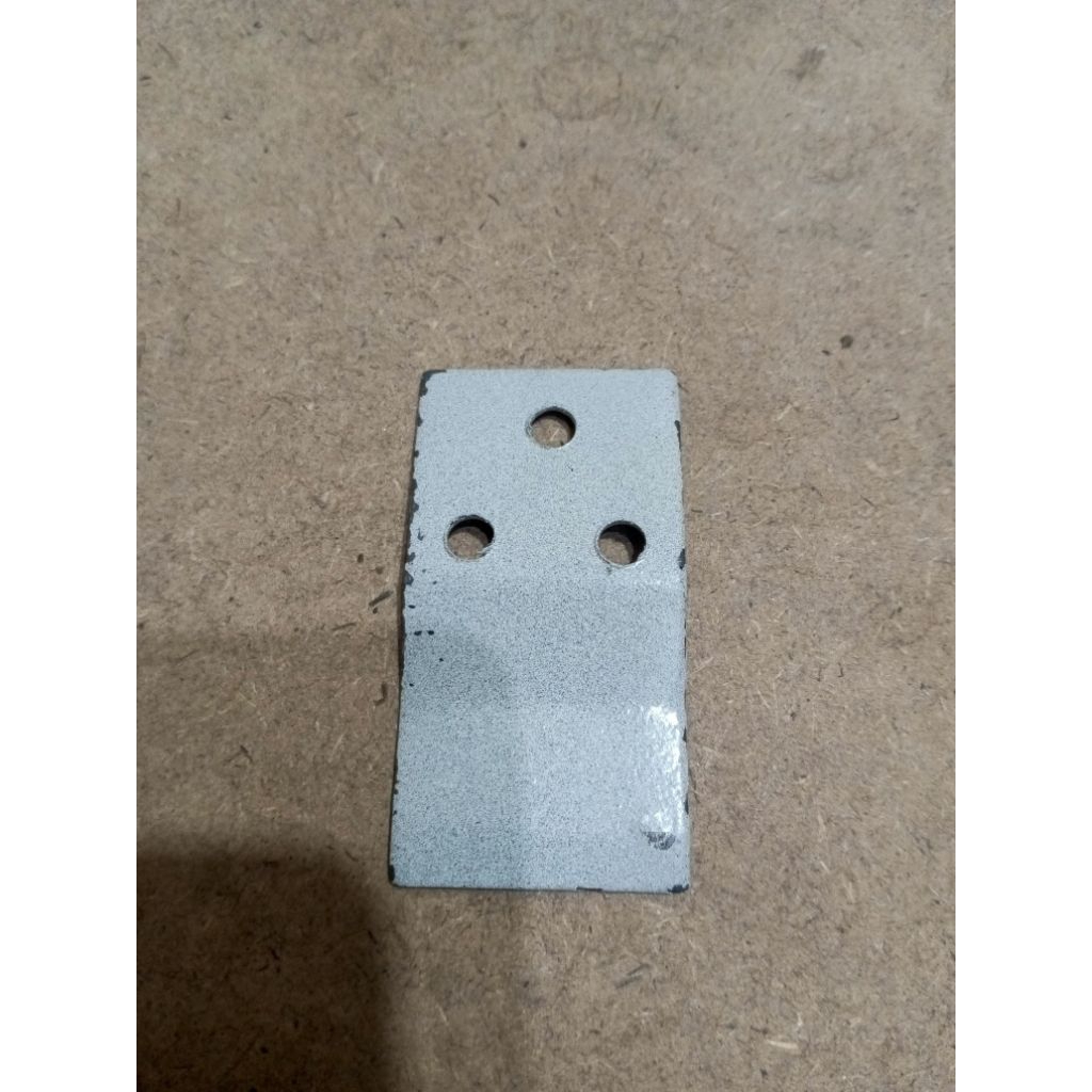 PLAT BESI GANTUNGAN KIPAS ANGIN DINDING
