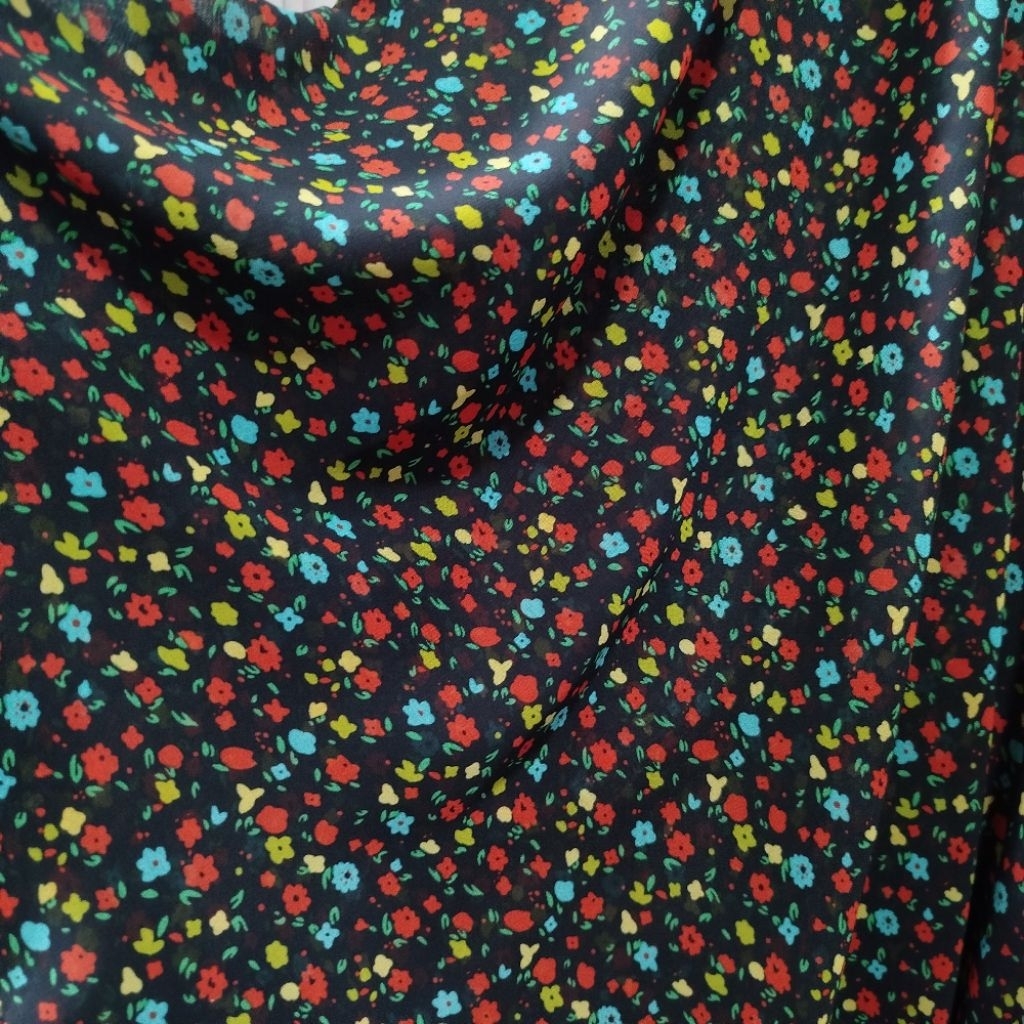 Bahan ceruty motif bunga kecil // Kain sifon ceruty motif // Kain sifon // Bahan siffon // Kain gami