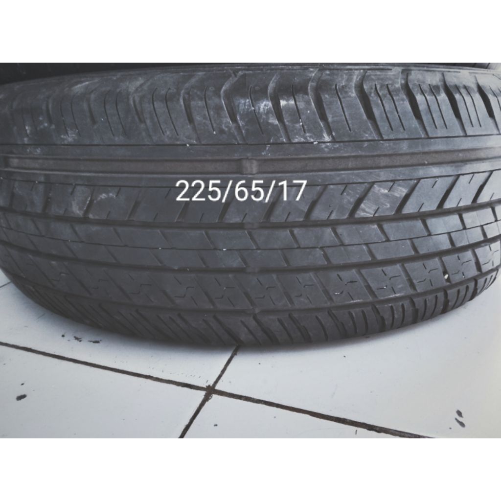 BAN MOBIL SECOND UKURAN 225/65/17 RING 17 BERKUALITAS BAN MOBIL UKURAN 225/65/17 COPOTAN BERKUALITAS