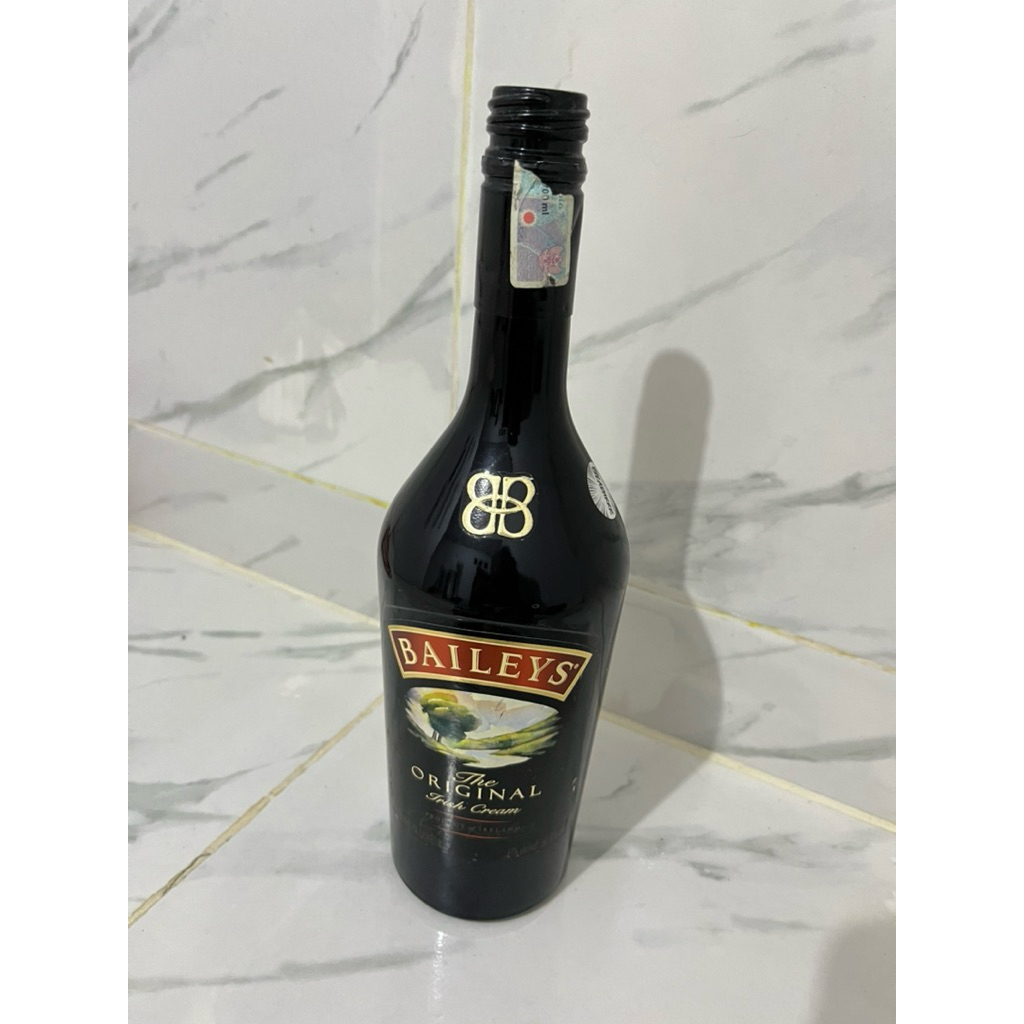 botol kosong bekas minum alkohol