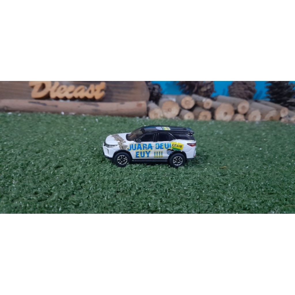 Diecast Miniatur Toyota Fortuner PERSIB JUARA skala 1:64
