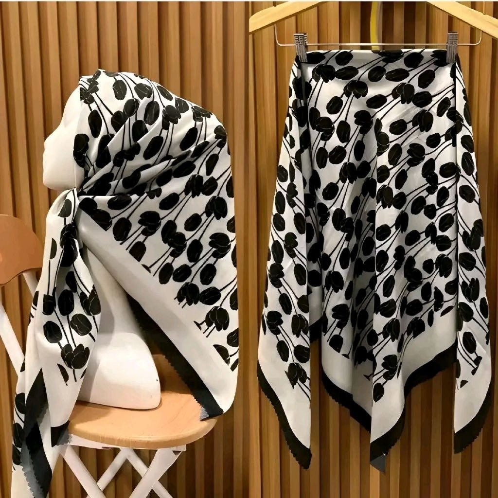 Hijab segi empat voal motif Bunga lili hitam kerudung segi empat terbaru Printing