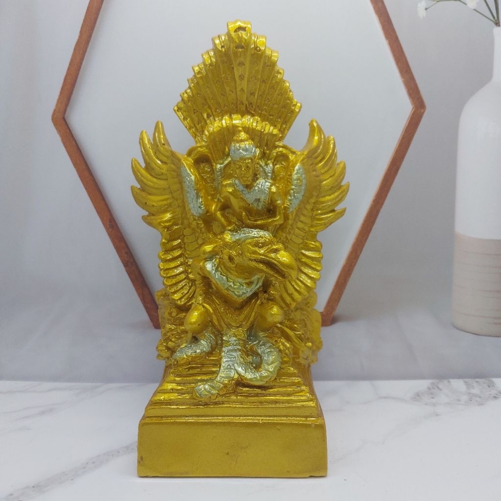 Miniatur pajangan ruang tamu aesthetic patung garuda wisnu kencana GWK Bali warna emas