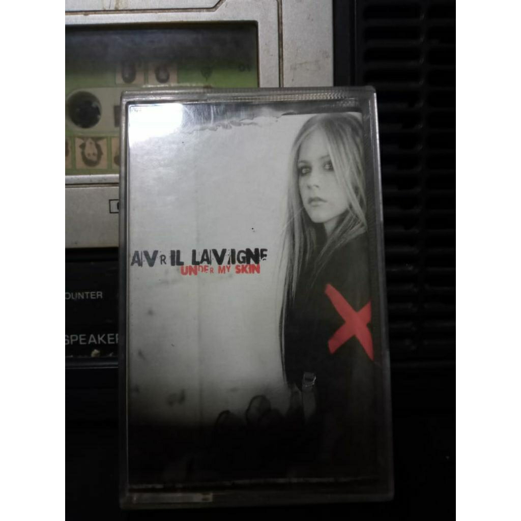 kaset pita Avril Lavigne Under my skin
