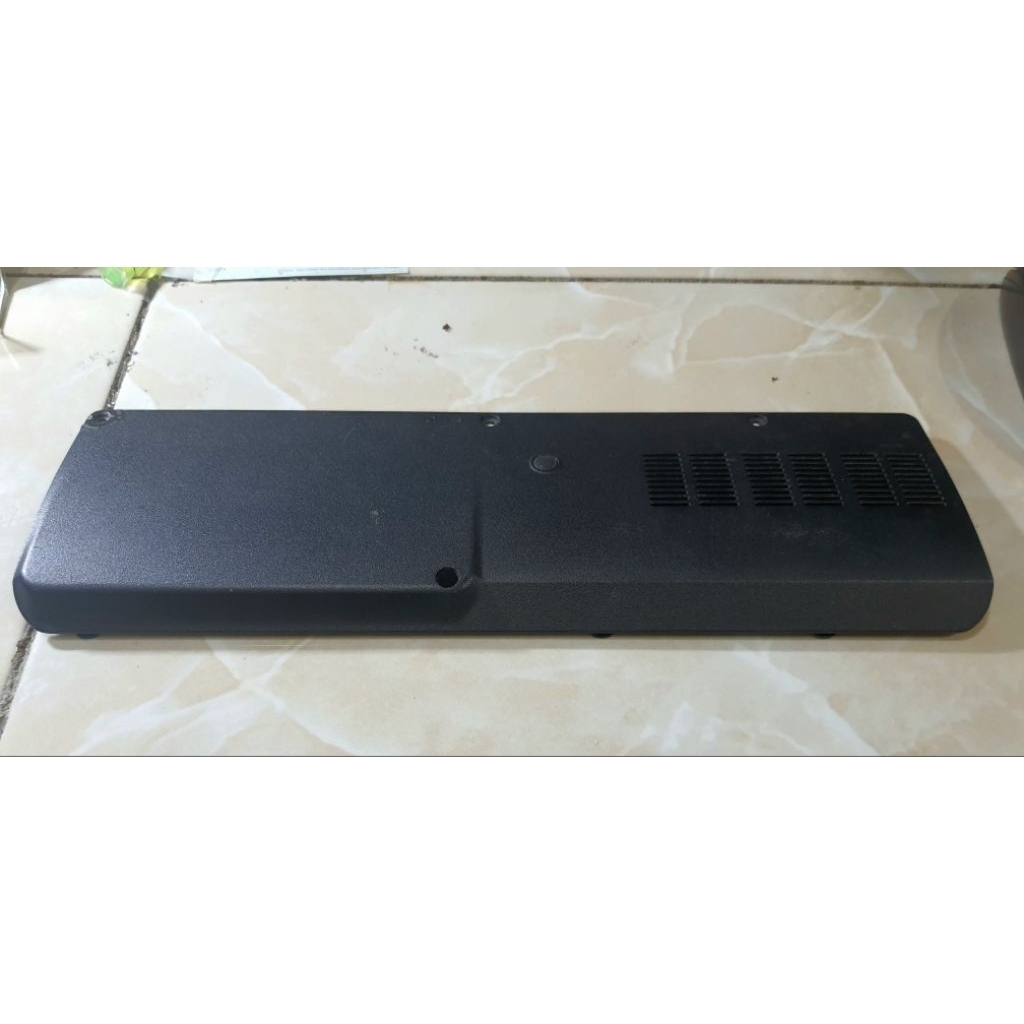 Casing bawah tutup Ram dan Hardisk laptop acer 4752 4755