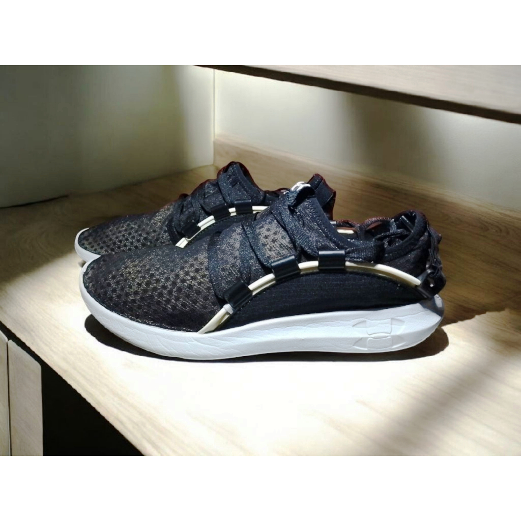 Sepatu Sneaker Under Armour Slip on  Size 40.5 Insole 25 Cm