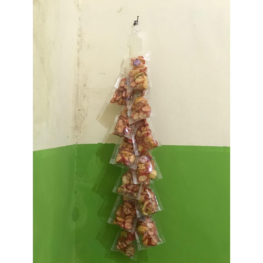 

krupuk seblak pedas viral 12pcs/lusin gratis gantungan jualan