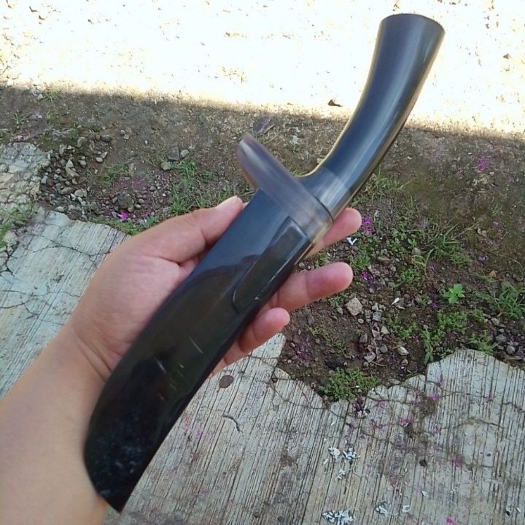 pisau berburu tanduk