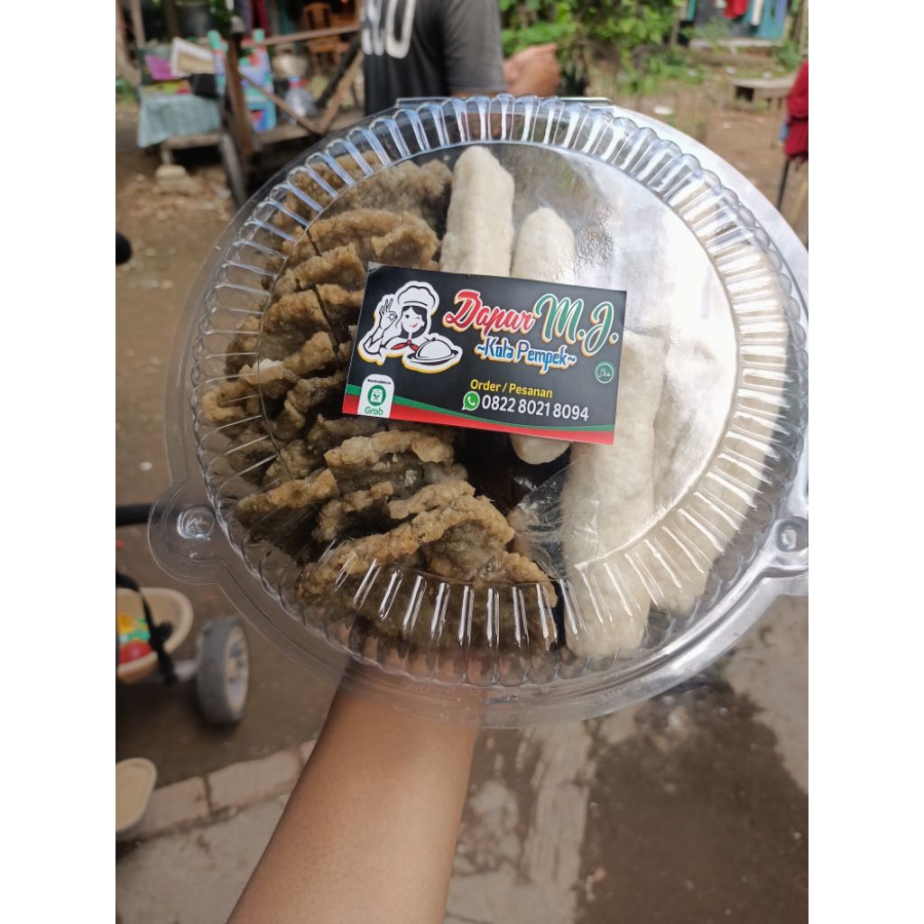 

pempek Palembang asli ikan tenggiri 100% termurah isi 18pcs campur