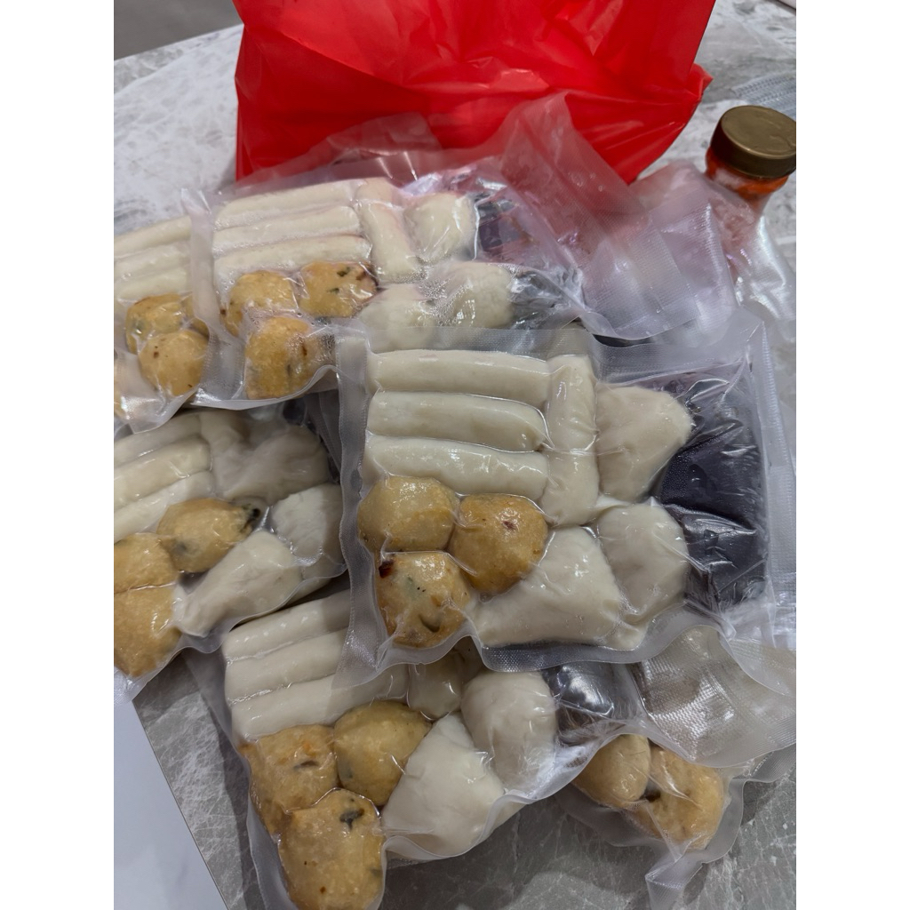 

pempek 10pc campur harga 4.5000 isi selam. lenjer. adaan. kulit
