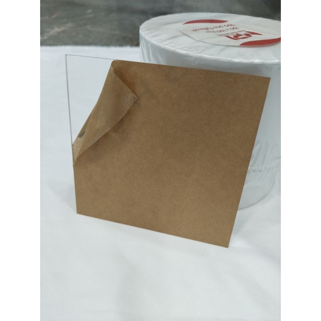 

Lembaran Akrilik Warna Bening Tebal 2mm 10cm x 10cm