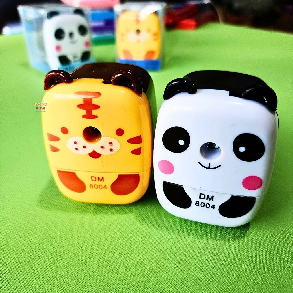 

(1PCS) SERUTAN/RAUTAN PENSIL MEJA KARAKTER ANIMAL PANDA DAN TIGER/SERUTAN PENSIL KAYU/SERUTAN MANUAL MUTER