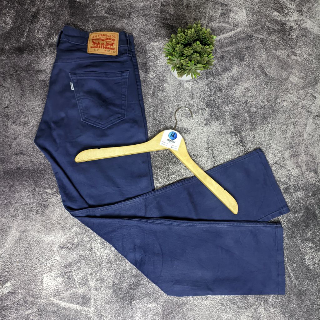 Celana Panjang Pria Denim Levis 511 Slim fit Stretch Denim Navy Size 30-32 Second Preloved Original