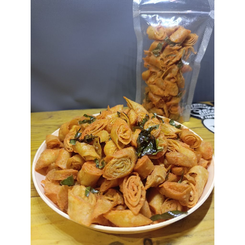 

Lumring | Keripik lumpia kering balado daun jeruk 500gr