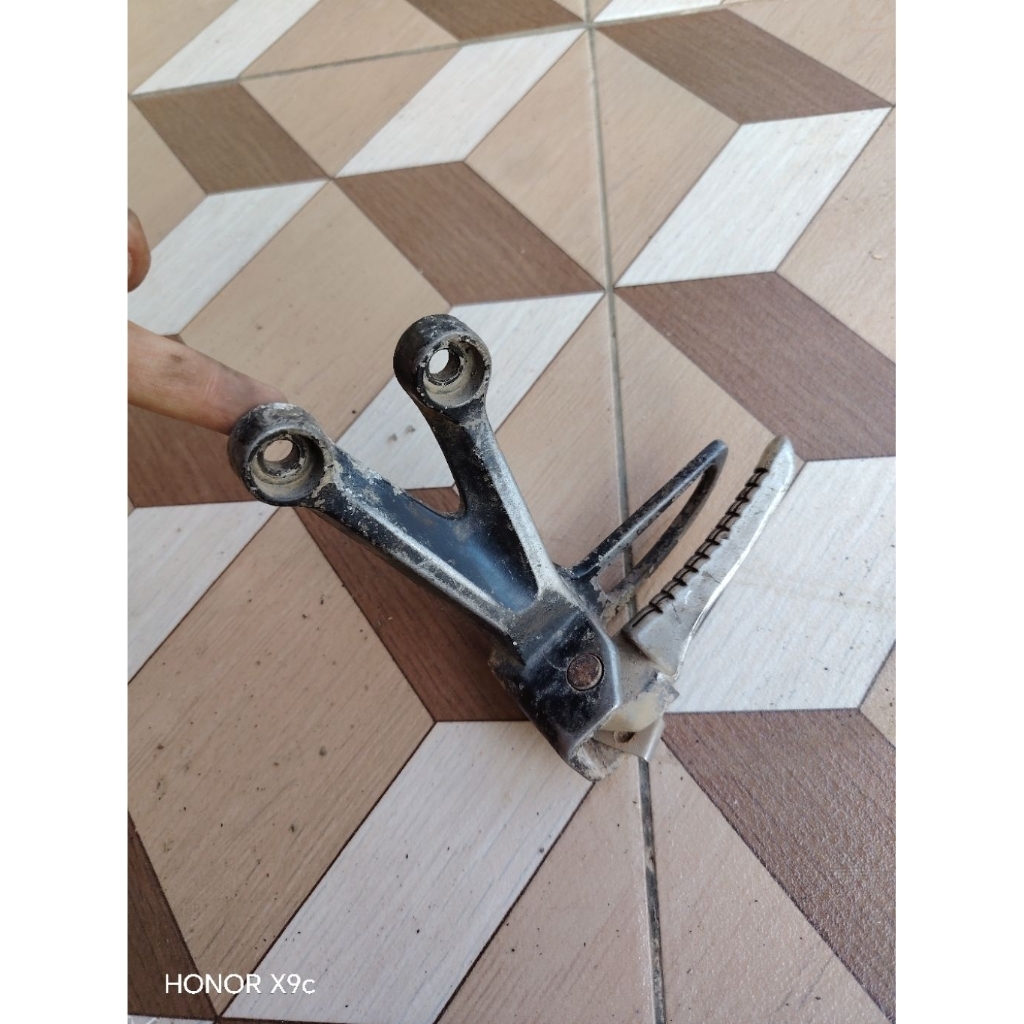 dudukan footstep foot step belakang kiri suzuki satria f fu 150 original ori asli second