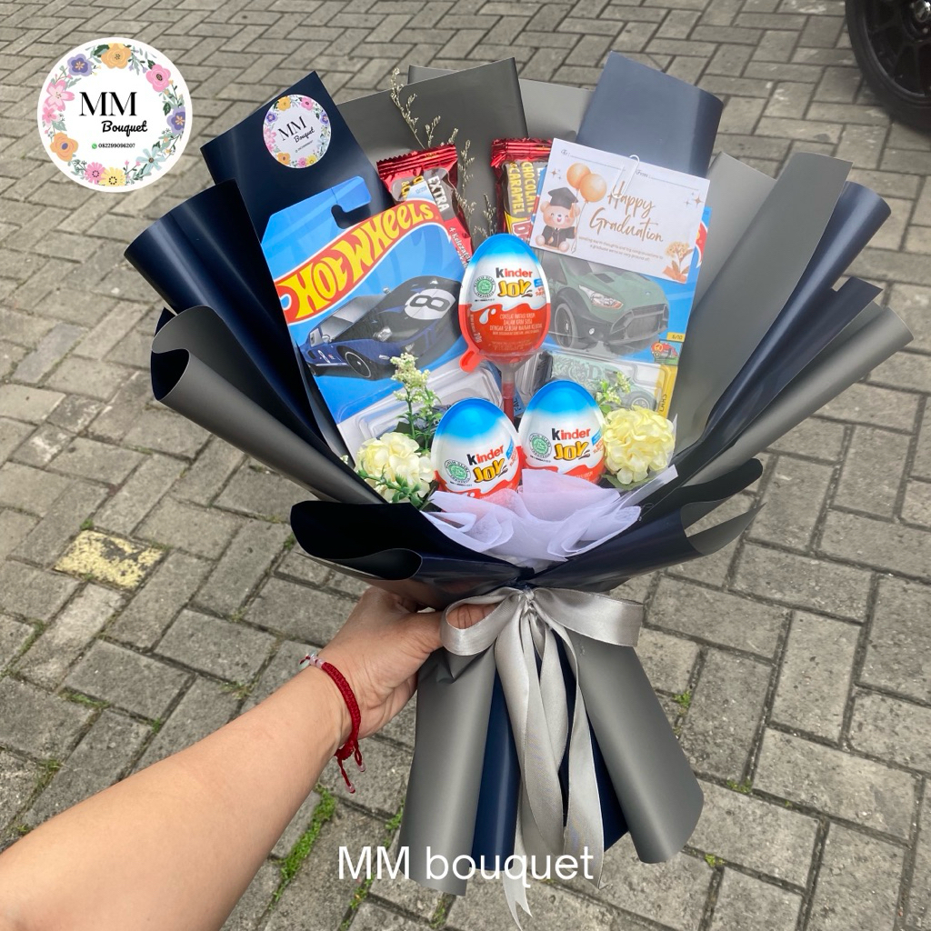 Buket Hotwheels isi 2+kinderjoy 3 dan beng beng 2-buket ulang tahun anak cowok-buket wisuda