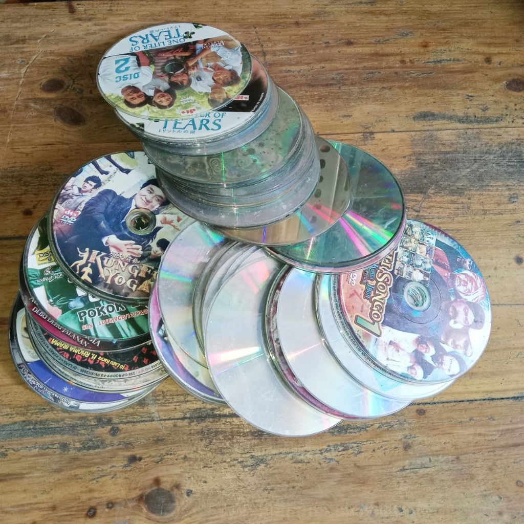 kaset CD , DVD player , bekas cocok yg hobi kerajinan tangan kreatif