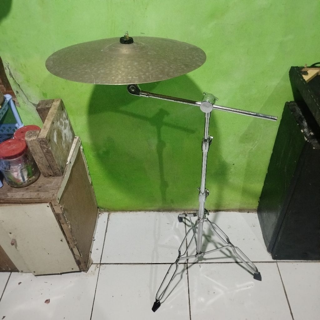 stand boom dan cymbal rolling 16 inch crash
