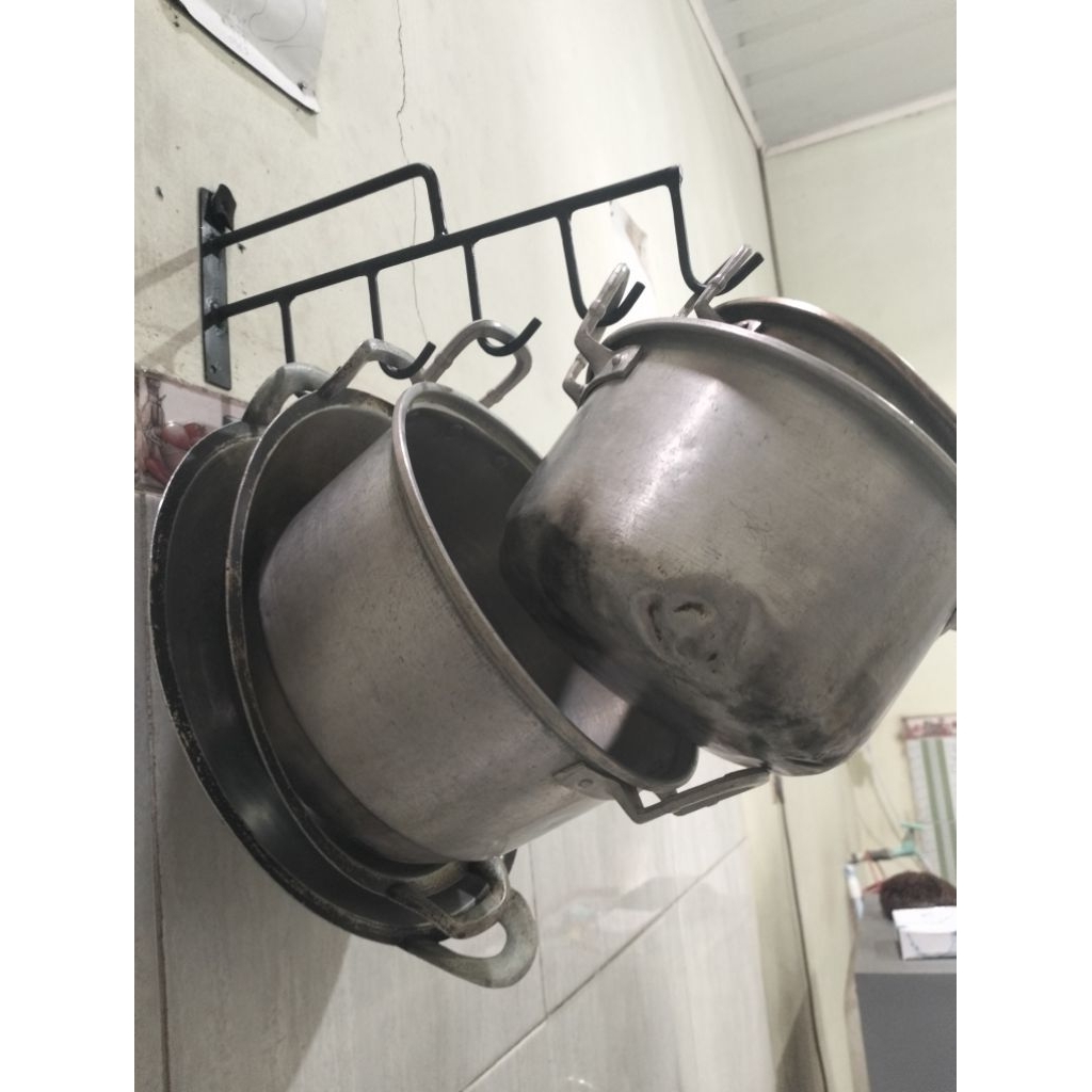 Gantungan panci serbaguna bahan besi tebal