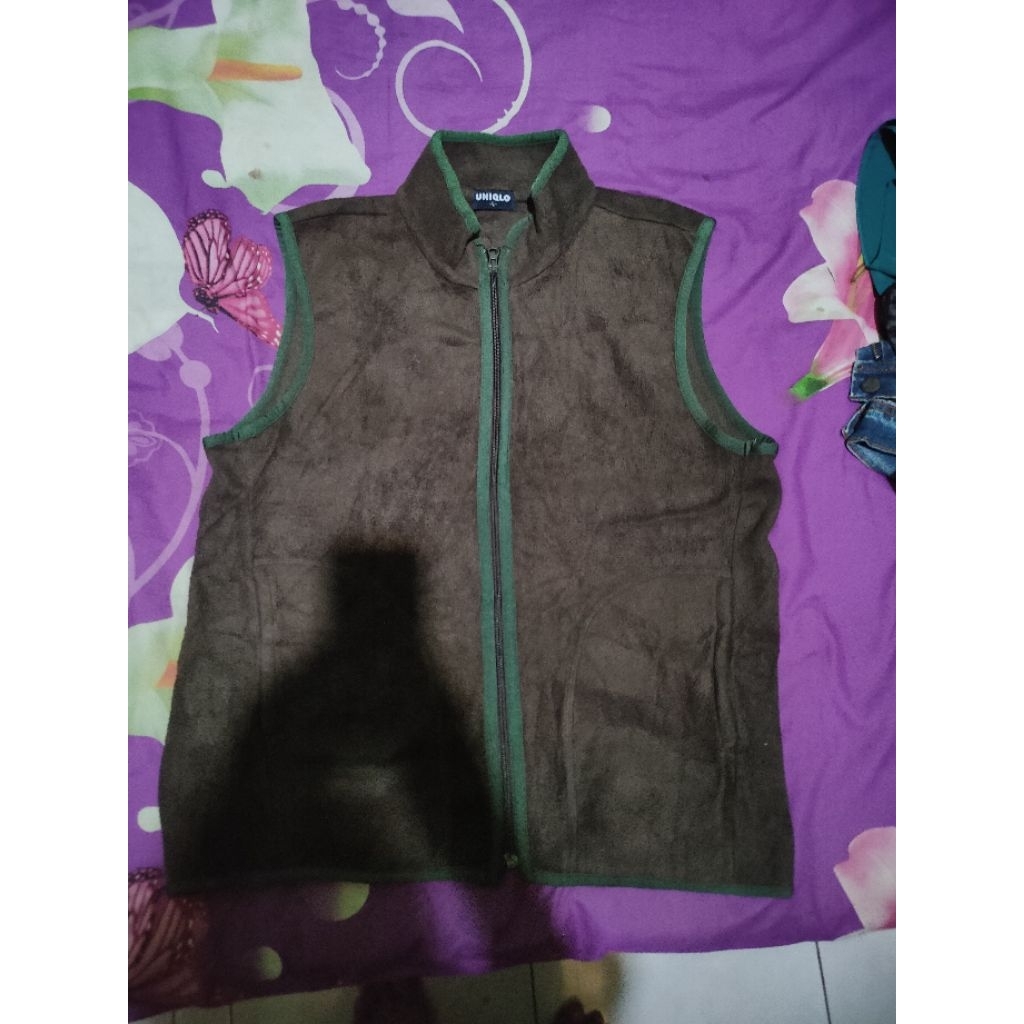 vest rompi uniqlo size L enak pakai bahan bulu hangat
