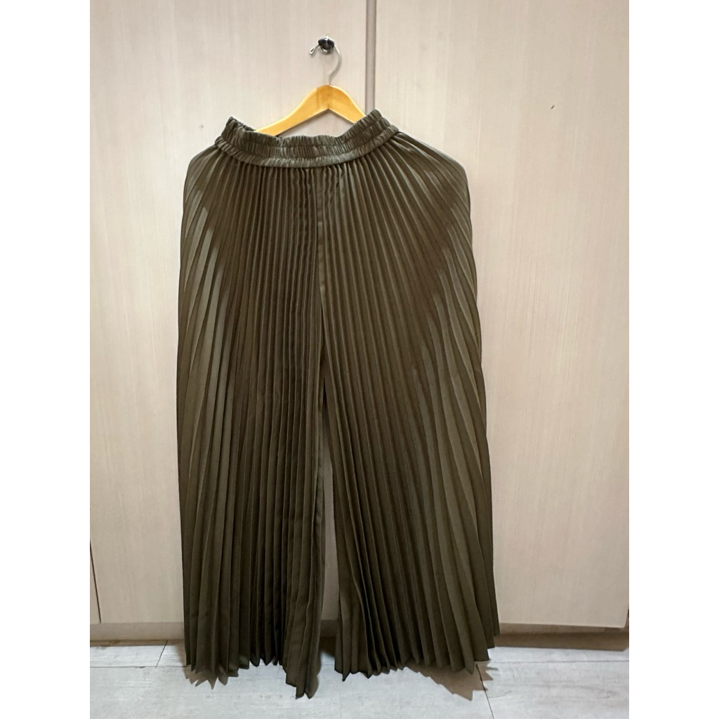 celana culot / kulot pleats plisket warna hijau botol hijau lumut