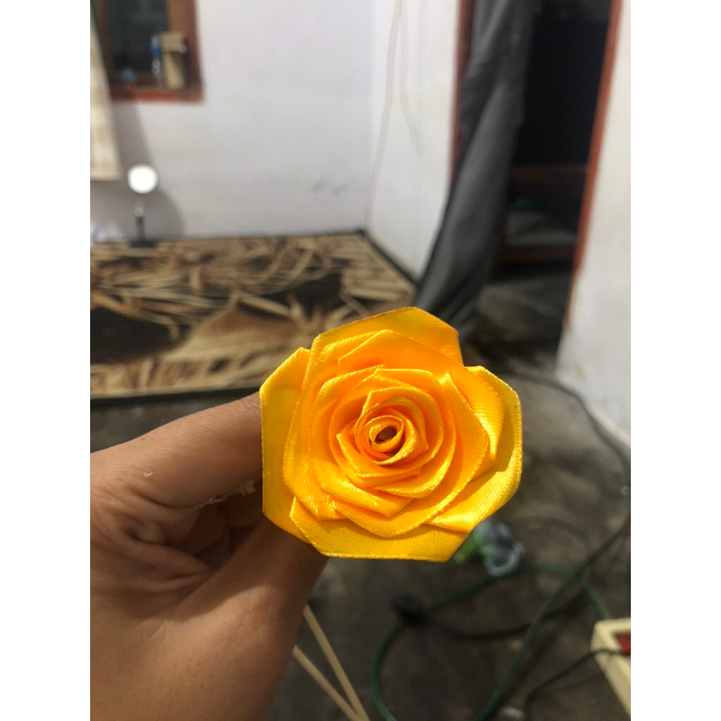 

Bunga pita satu buket bunga pita satin