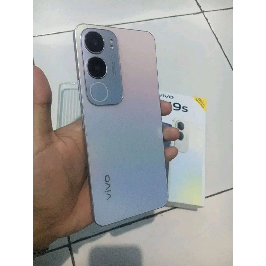 VIVOY19 scond like new