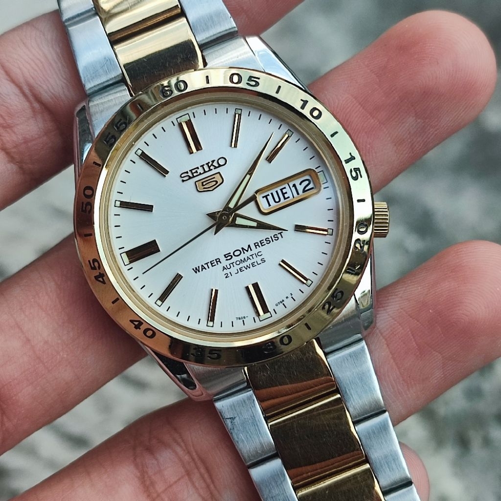 Seiko 5 SNKE04K1