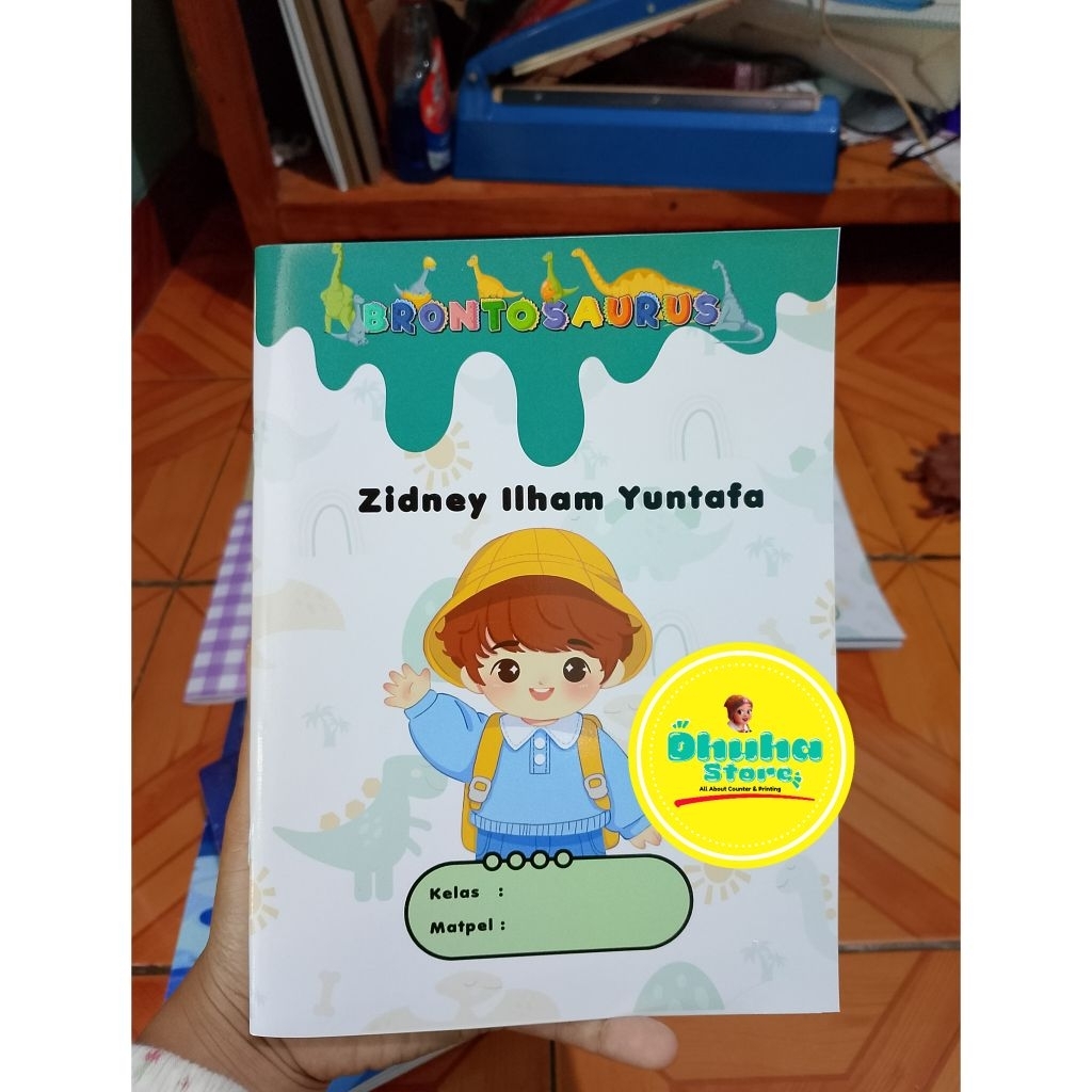 

BUKU TULIS COSTUM ANAK LAKI LAKI ASTRONOT DINO