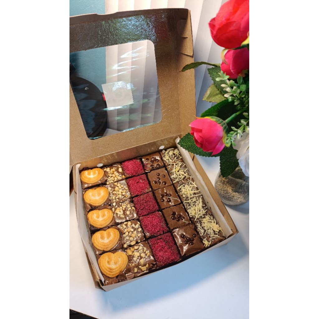 

Fudgy brownies box large mix topping