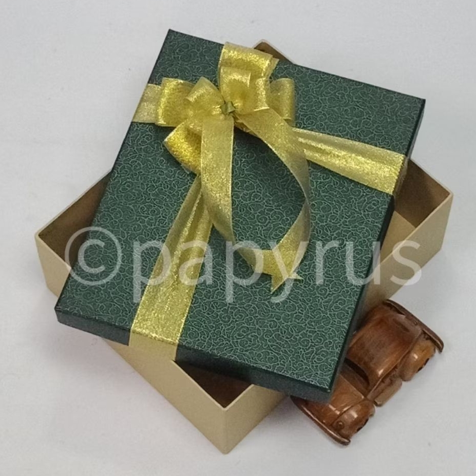 

PAPYRUS Kombinasi 22,5x27,5 Tinggi 5cm Kotak Kado Gift Box V2