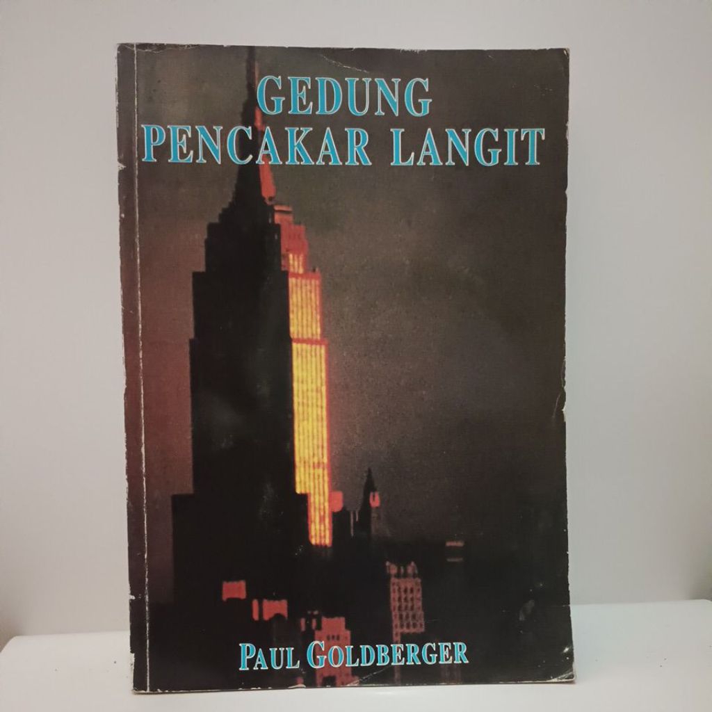 GEDUNG PENCAKAR LANGIT.