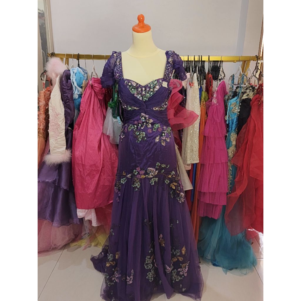 gaun pesta model dubai