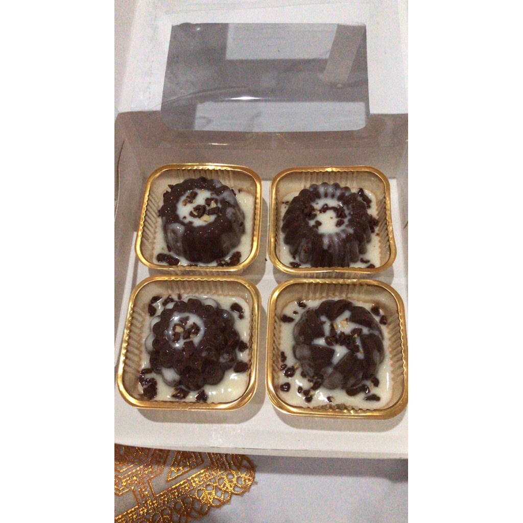 

Puding coklat silverqueen mini isi 4