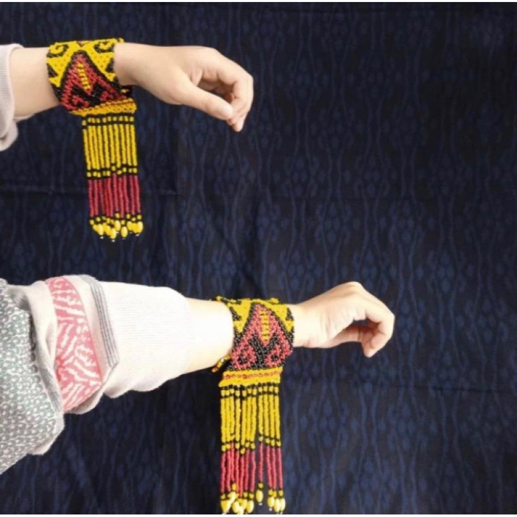 Gelang Menari Manik Rumbai Etnik Dayak Borneo Kalimantan